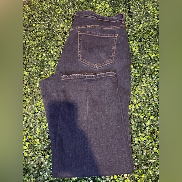 Gloria Vanderbilt - Picture 9 of 10